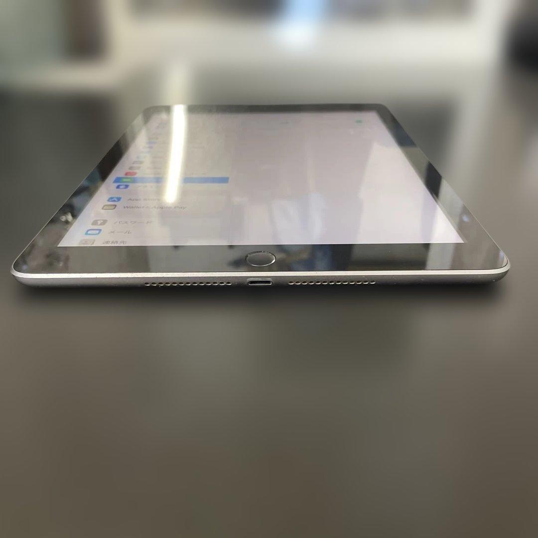Apple iPad (第6世代) 32GBシルバー　セルラーモデル