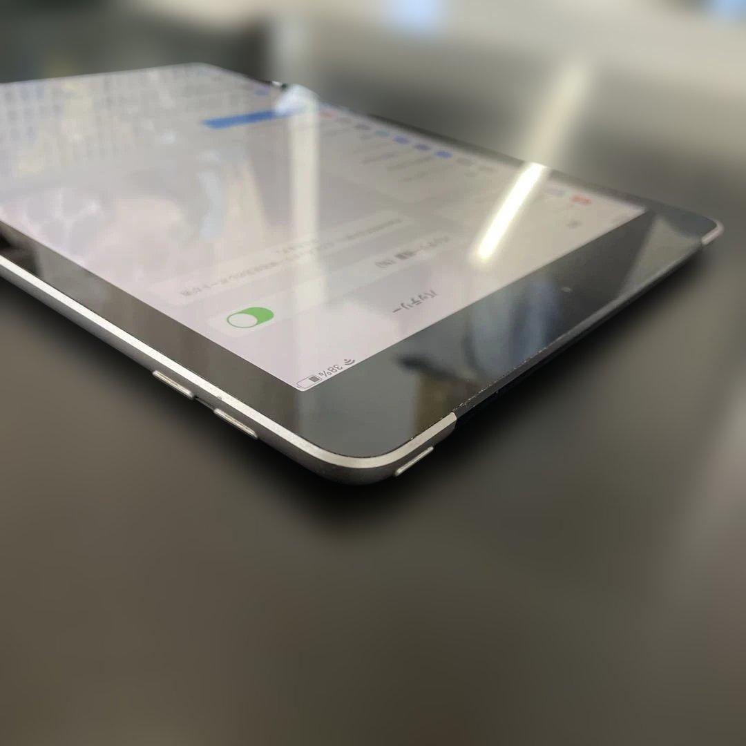 Apple iPad (第6世代) 32GBシルバー　セルラーモデル