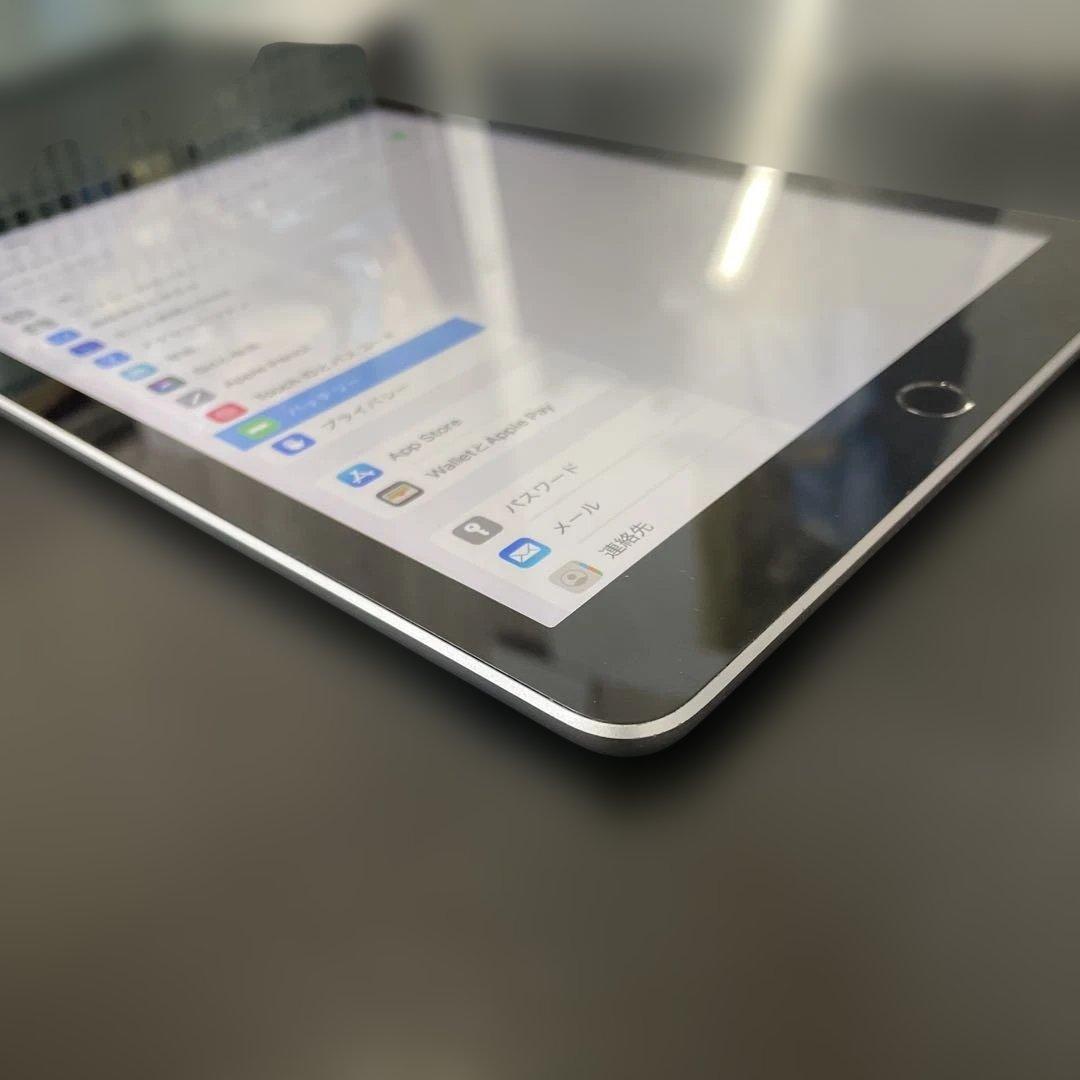 Apple iPad (第6世代) 32GBシルバー　セルラーモデル