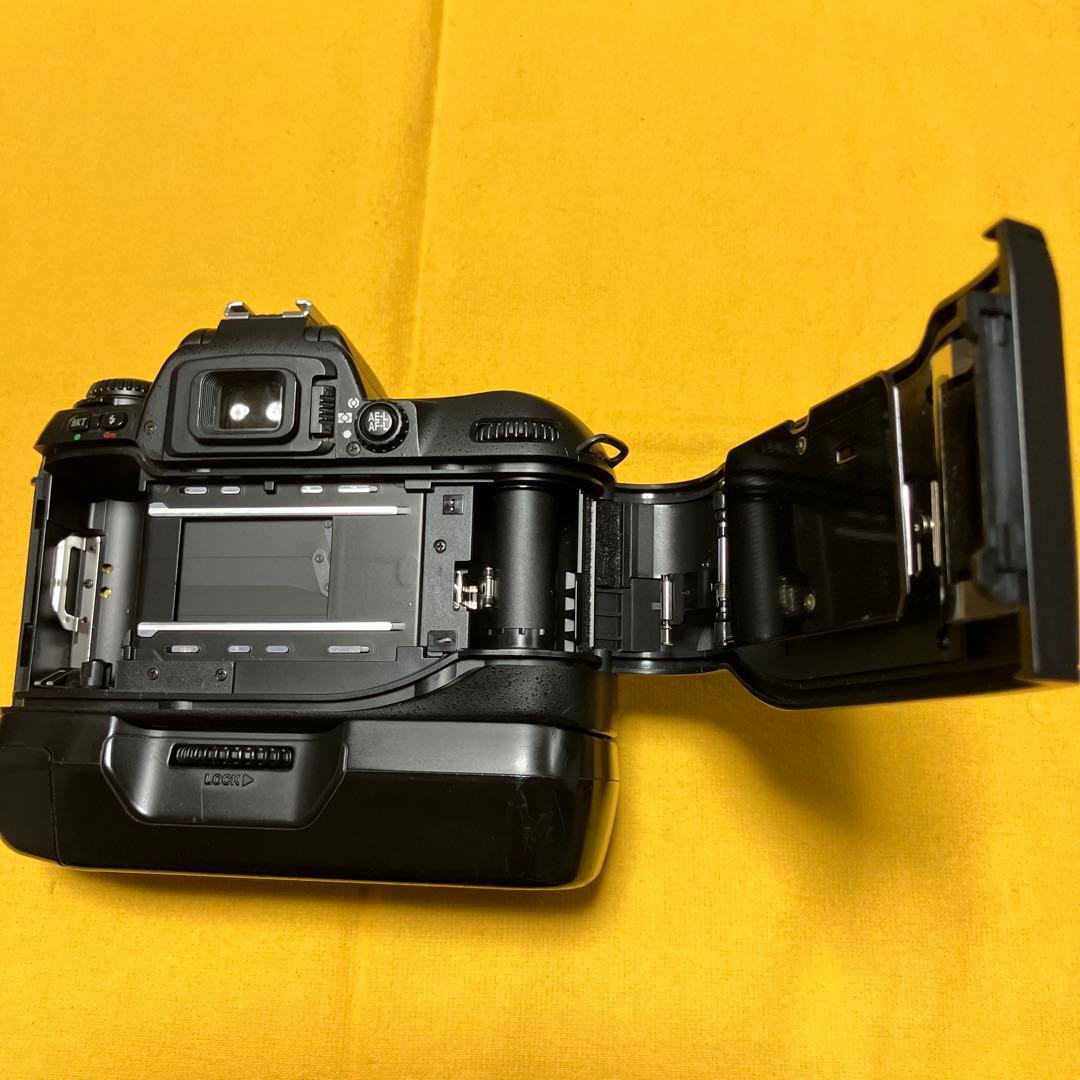 NIKON ニコンF80ボディ +バッテリーケースMB-16付