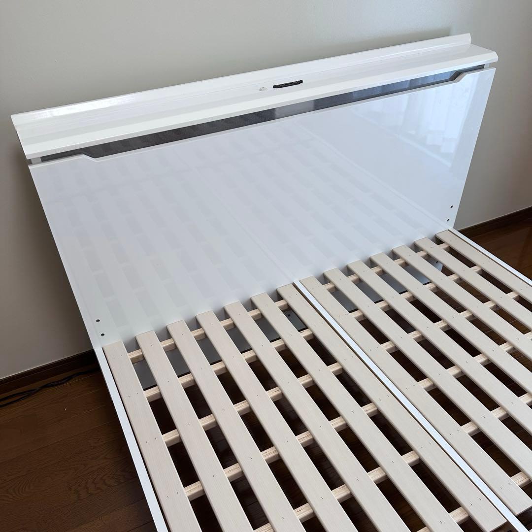 ニトリ　ダブルサイズ　すのこ　ベットフレーム　ホワイト