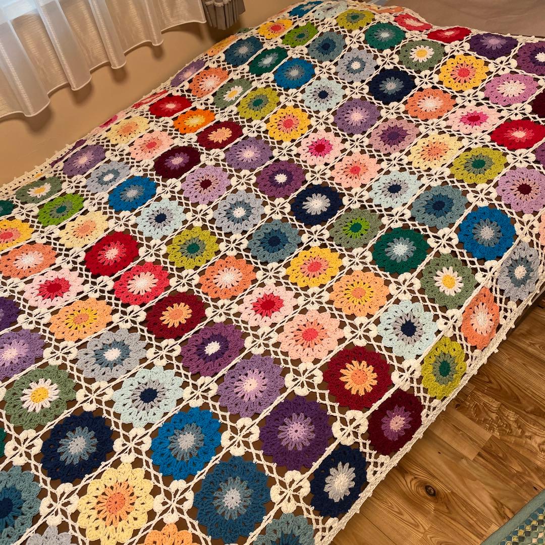 ハンドメイド　お花がいっぱいベットカバー　マルチカバー　モチーフ　コットン