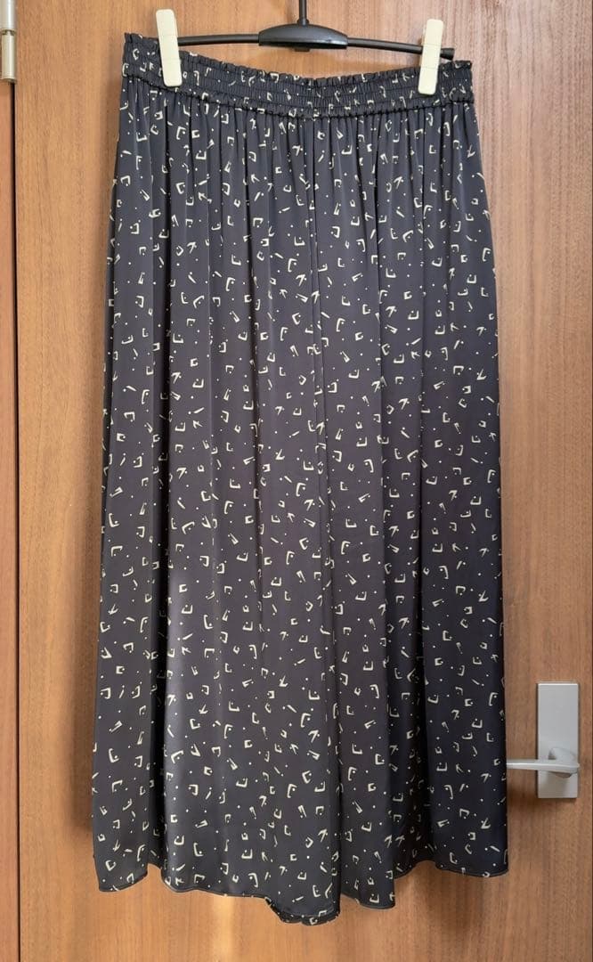 自由区【ウエストゴム・洗える】セミブライトサテンギャザー パンツ（サイズ46）