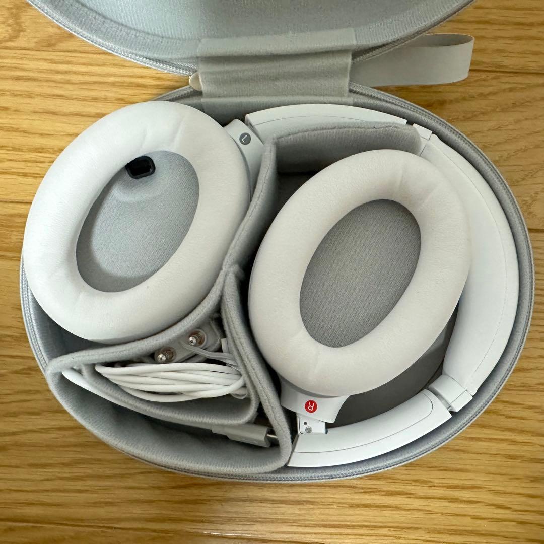 【美品】SONYワイヤレスヘッドホン WH-1000xm4 サイレントホワイト