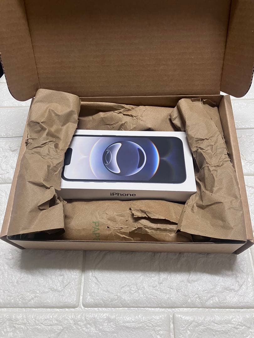 Apple iPhone 16e 本体　ブラック