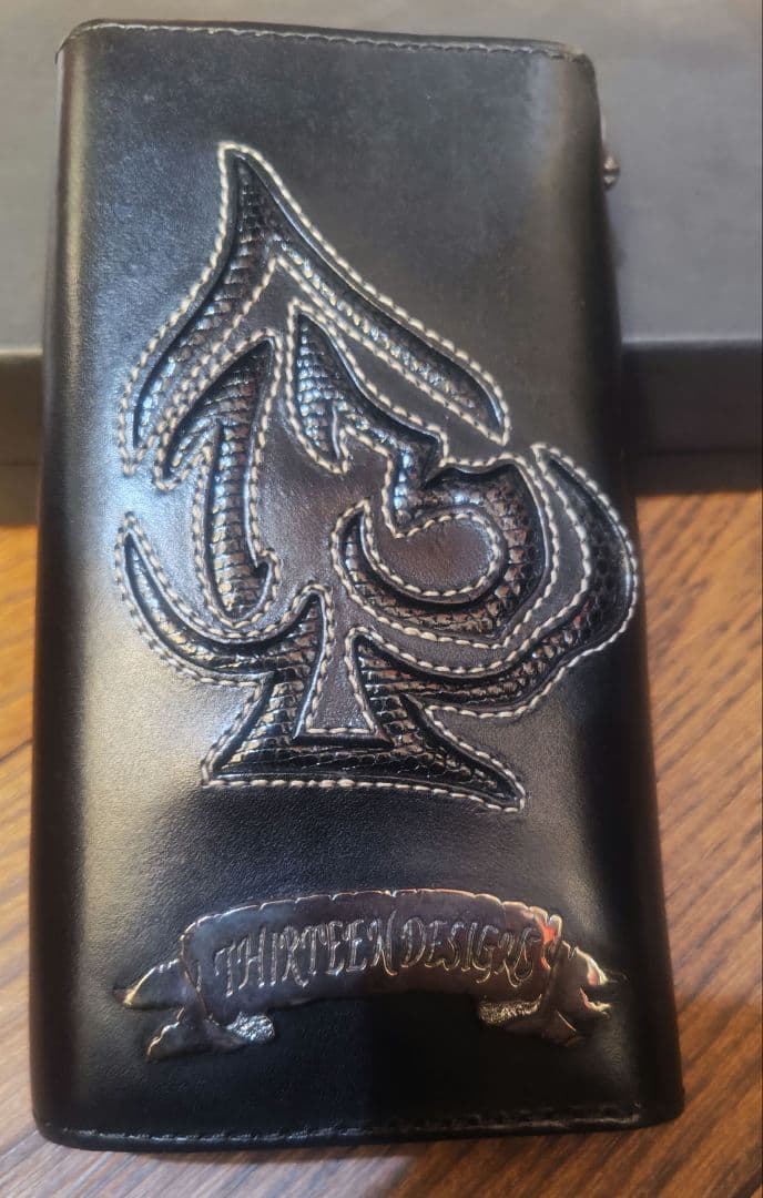 あき75300THIRTEEN DESIGNS ブラックふたつ折り財布