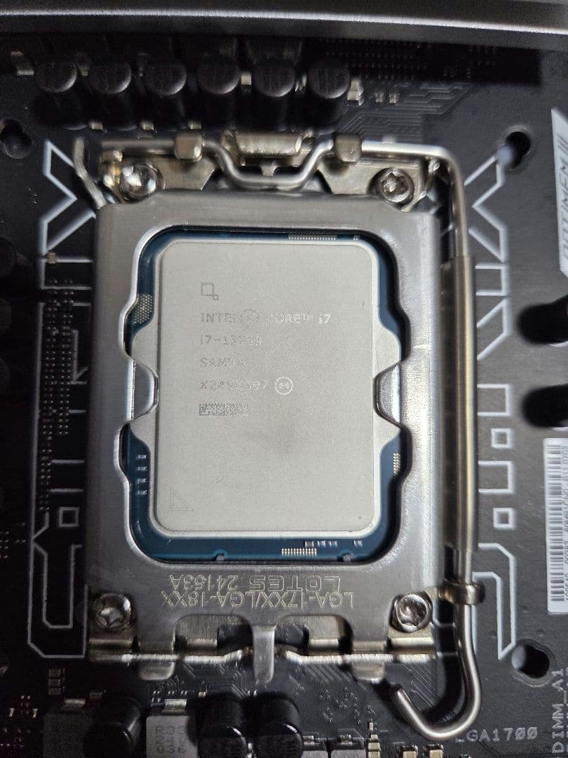 CPU ROG STRIX Z790-A + i7-13700 +Xtreem 32GB