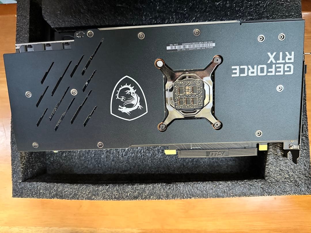 MSI GeForce RTX 3080 TRIO おまけ:電源とサポートステイ