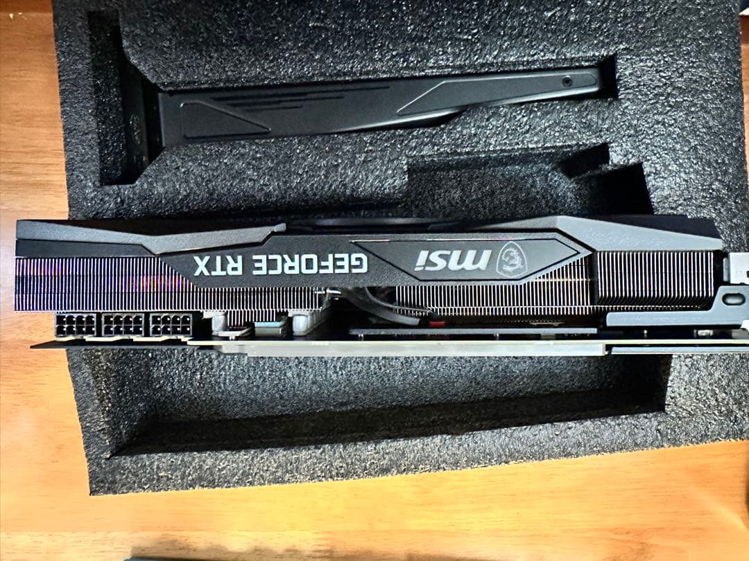 MSI GeForce RTX 3080 TRIO おまけ:電源とサポートステイ