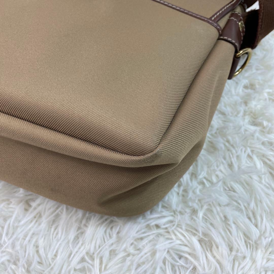 ハンティングワールド メッセンジャーバッグ カーキ