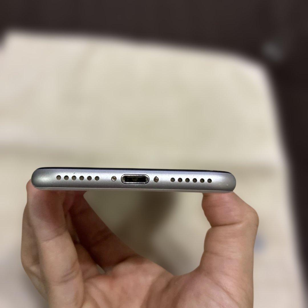 iPhone SE 第2世代 ホワイト 64GB 最大容量75% SIMフリー