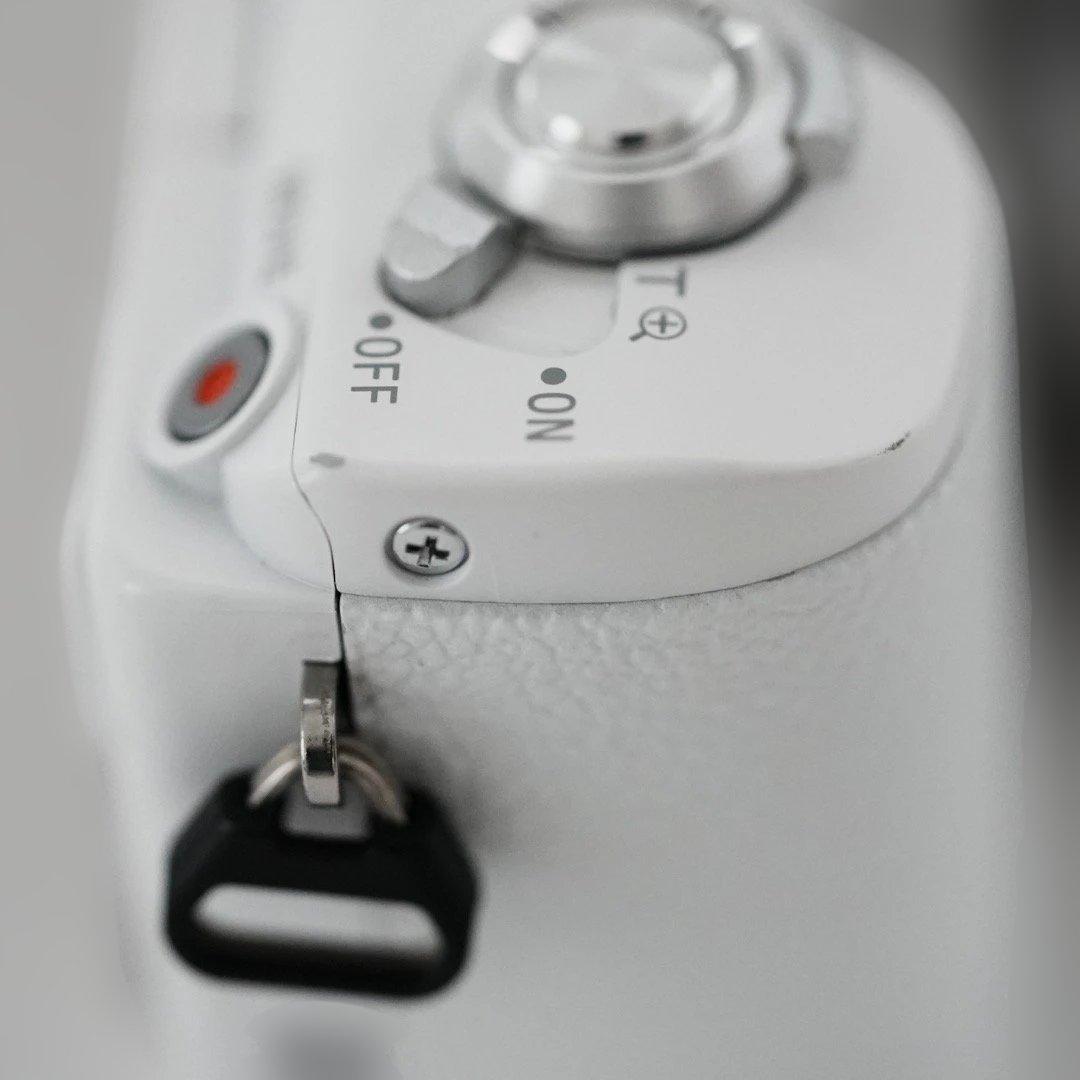 Sony α5100 パワーズームレンズキット　ホワイト