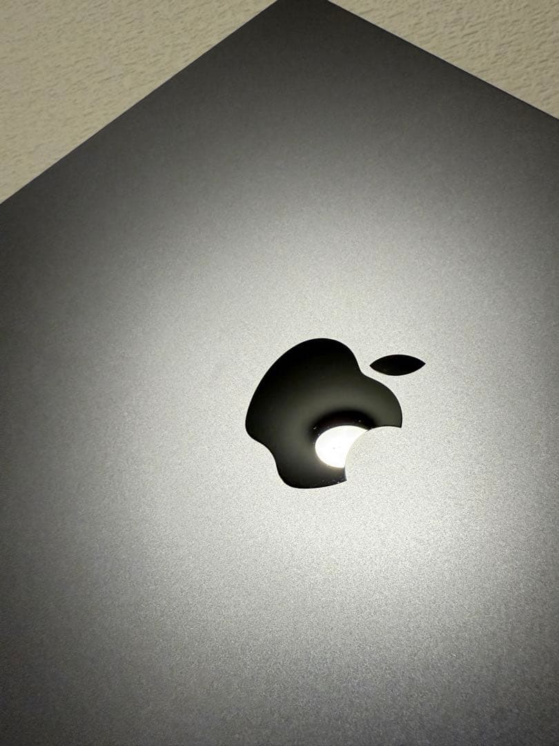 Apple MacBook 13インチ+ Magic Keyboard