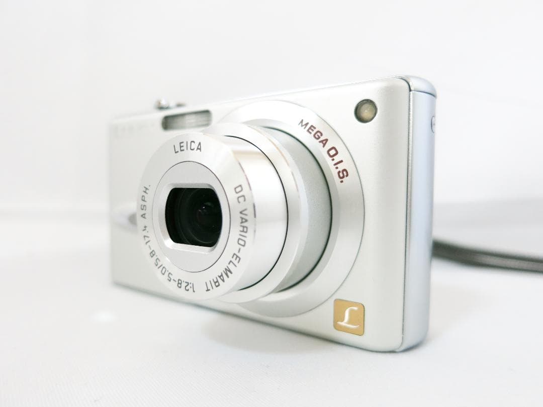 ★美品★Panasonic デジタルカメラLUMIX DMC-FX8 シルバー