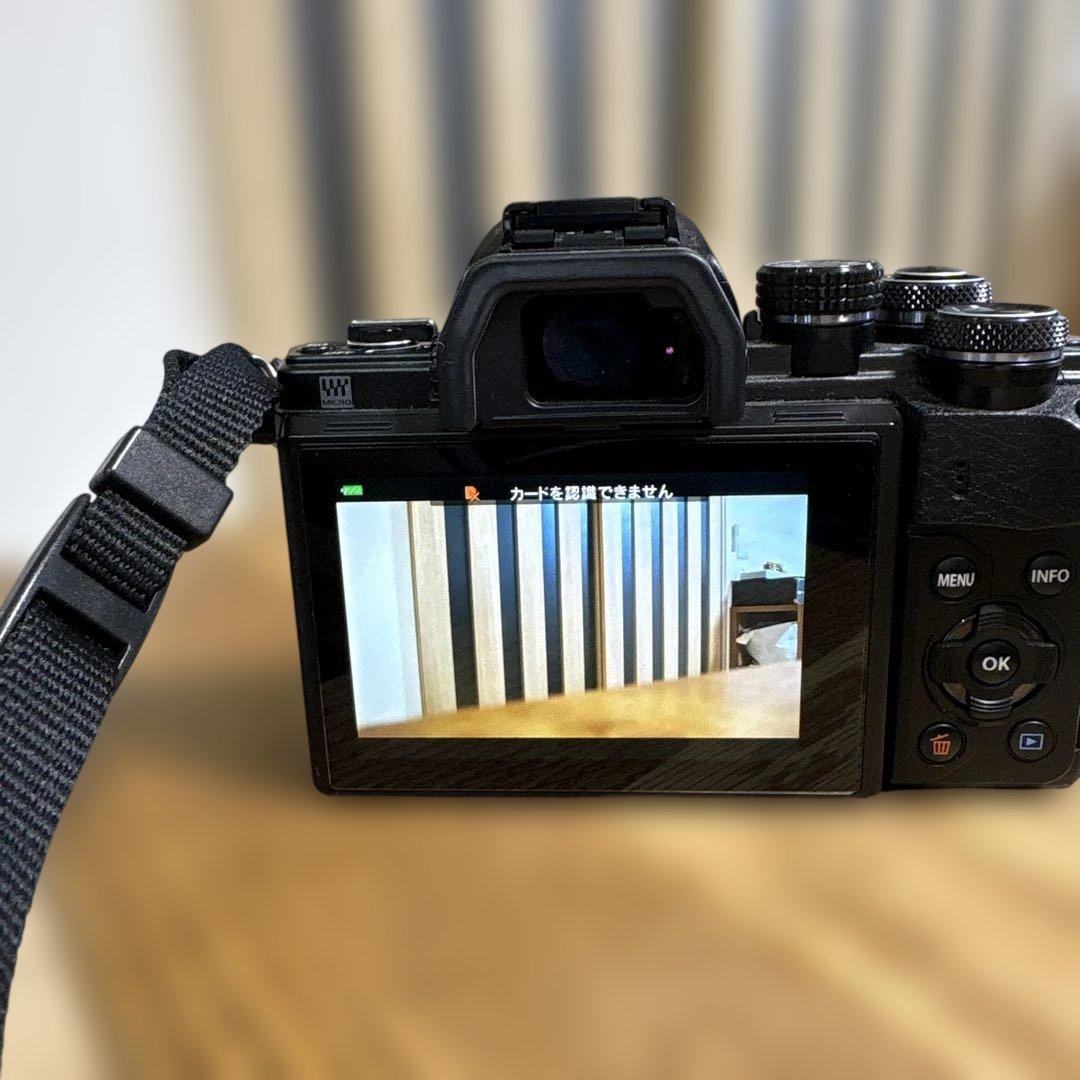 OLYMPUS OM-D E-M10 mark 2ミラーレス ダブルズーム