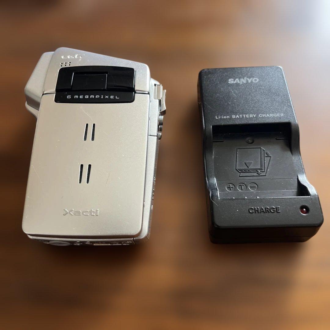 ビデオカメラ SANYO Xacti DMX-CG6