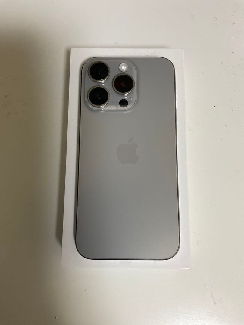 Apple iPhone 15 pro ナチュラルチタニウム　128GB