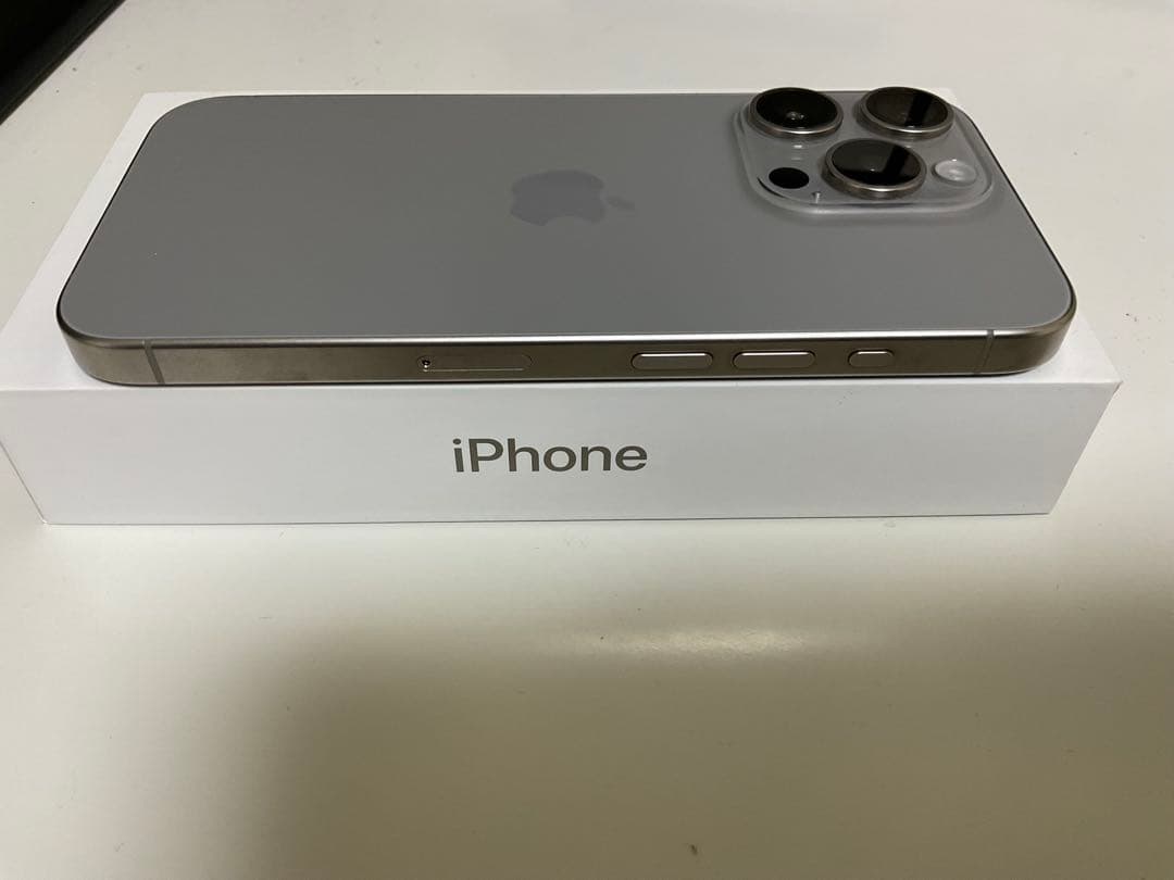 Apple iPhone 15 pro ナチュラルチタニウム　128GB