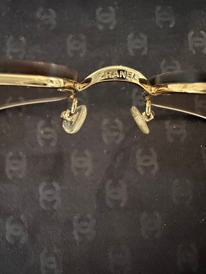 CHANEL リムレス　サングラス