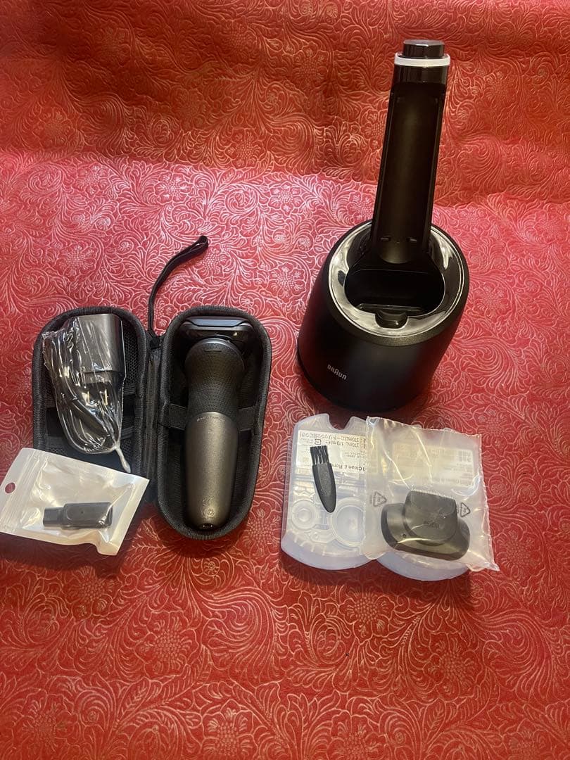 BRAUN 人気機種Series7現行型 新品未使用/CCR2個その他