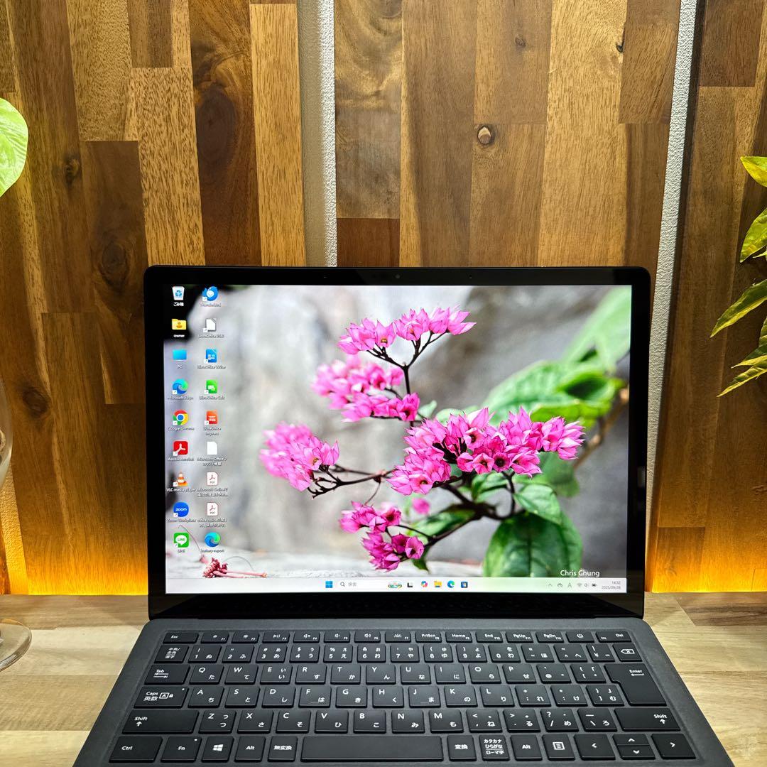 大人気‼️Surface Laptop2☘ブラック☘タッチパネル式☘ノートパソコン