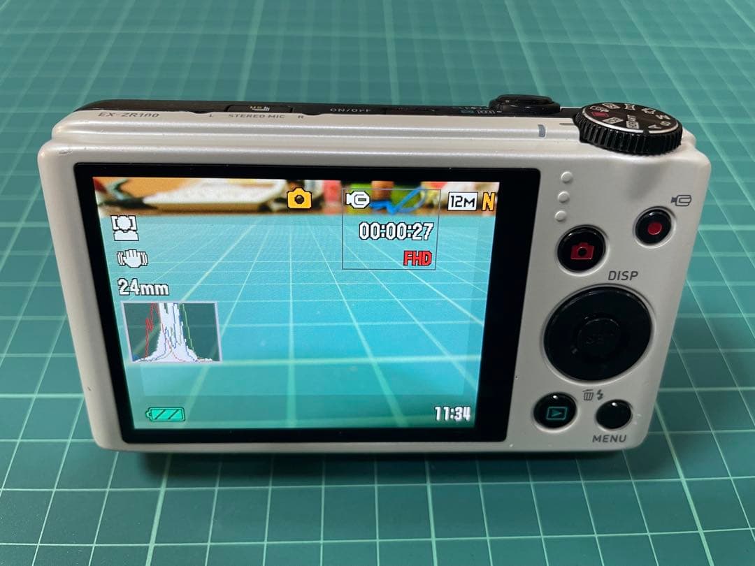 CASIO EXILIM EX-ZR100 ホワイト [電池挿入ふたロック不良]