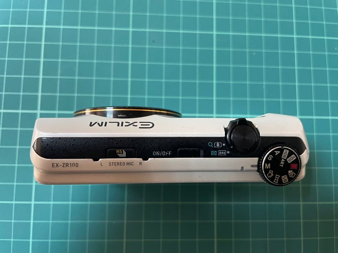 CASIO EXILIM EX-ZR100 ホワイト [電池挿入ふたロック不良]