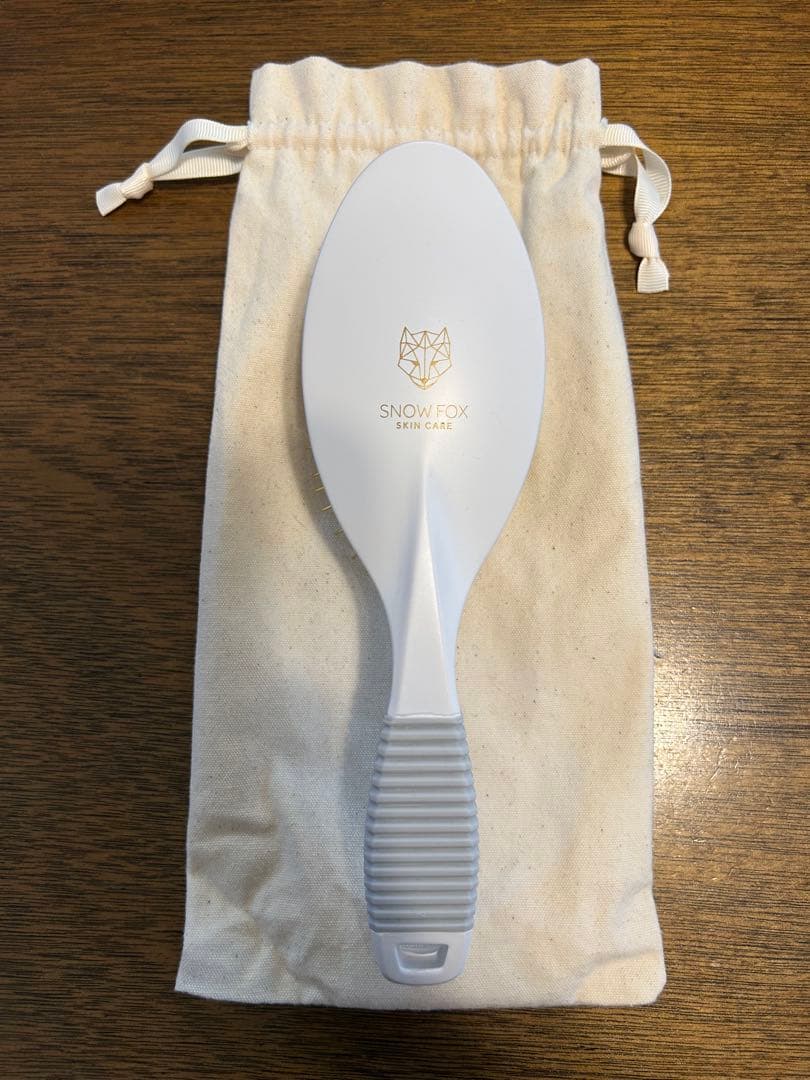  FOX ヘアブラシ ホワイト　小田切ヒロさん