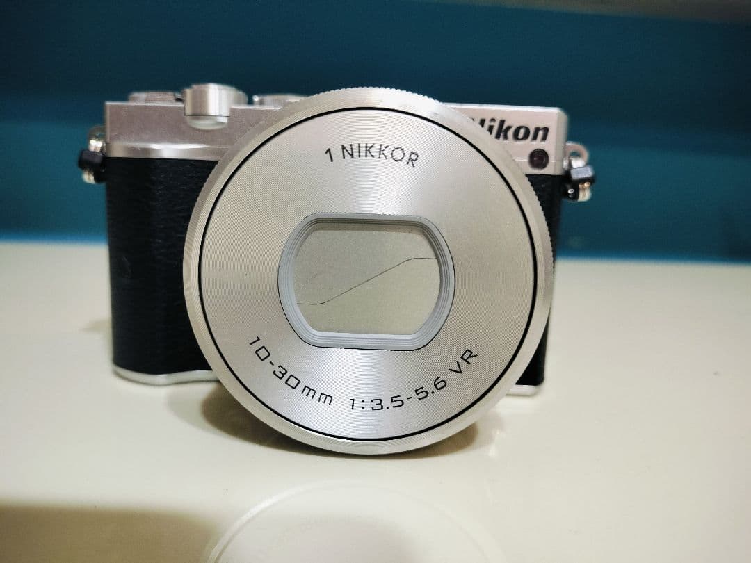 Nikon ミラーレス一眼 Nikon1 J5 ダブルレンズ 新品バッテリー付き