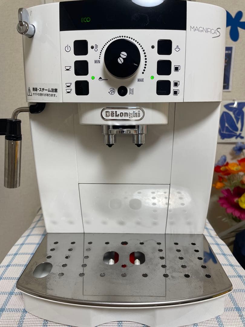 【美品】デロンギ 全自動コーヒーマシン ECAM22112W ホワイト
