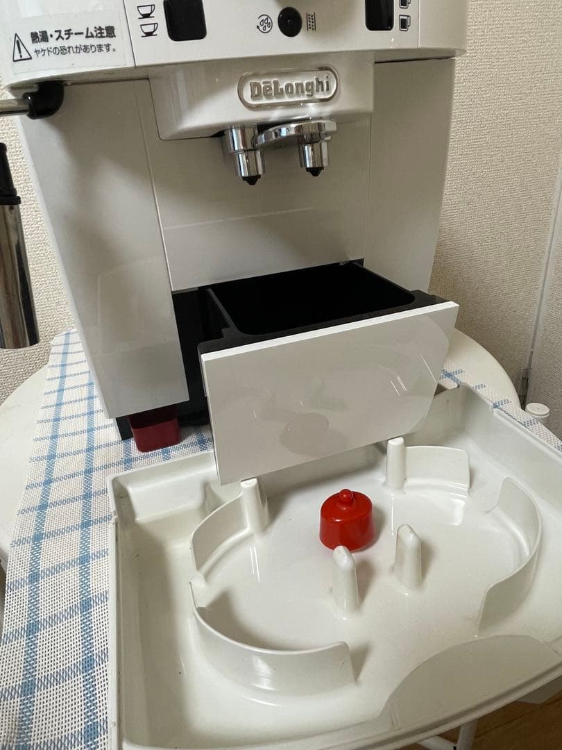 【美品】デロンギ 全自動コーヒーマシン ECAM22112W ホワイト