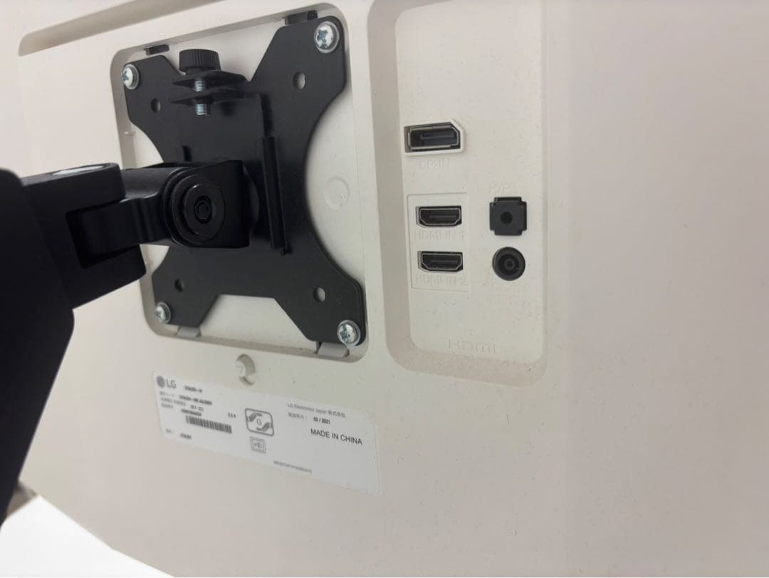 LG 27UL550-w 27インチ4Kゲーミングモニター　モニターアーム