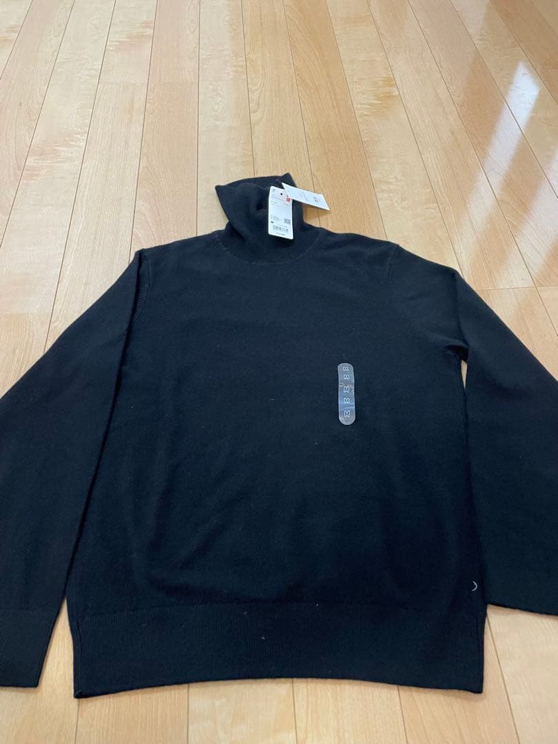 1/25まで値下　新品　UNIQLO カシミヤ　タートルネックセーター M 黒