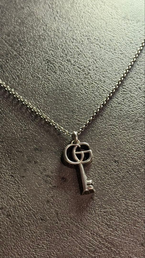 GUCCIダブルGキー型ネックレス