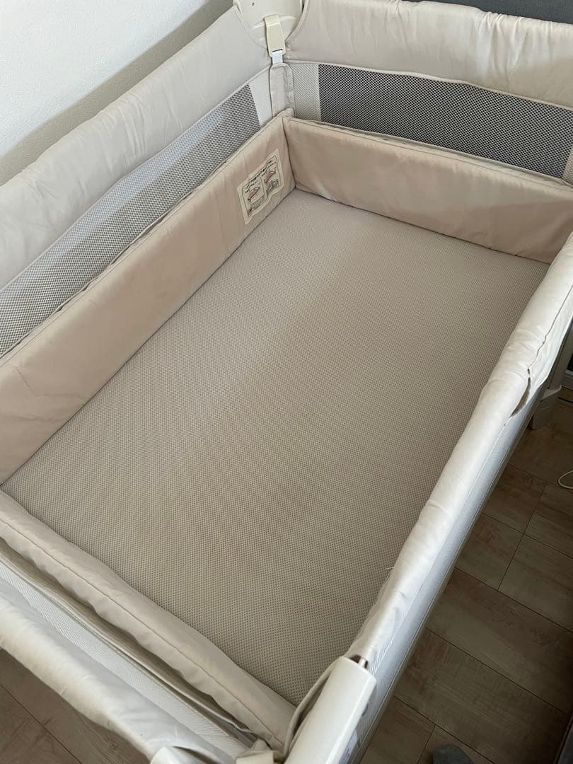 アップリカ　ベビーベッド　ココネルエアー