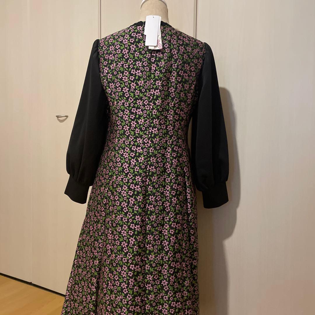 新品タグ付き　スーパービューティー☆ 花柄ジャガード織の袖切替ワンピース