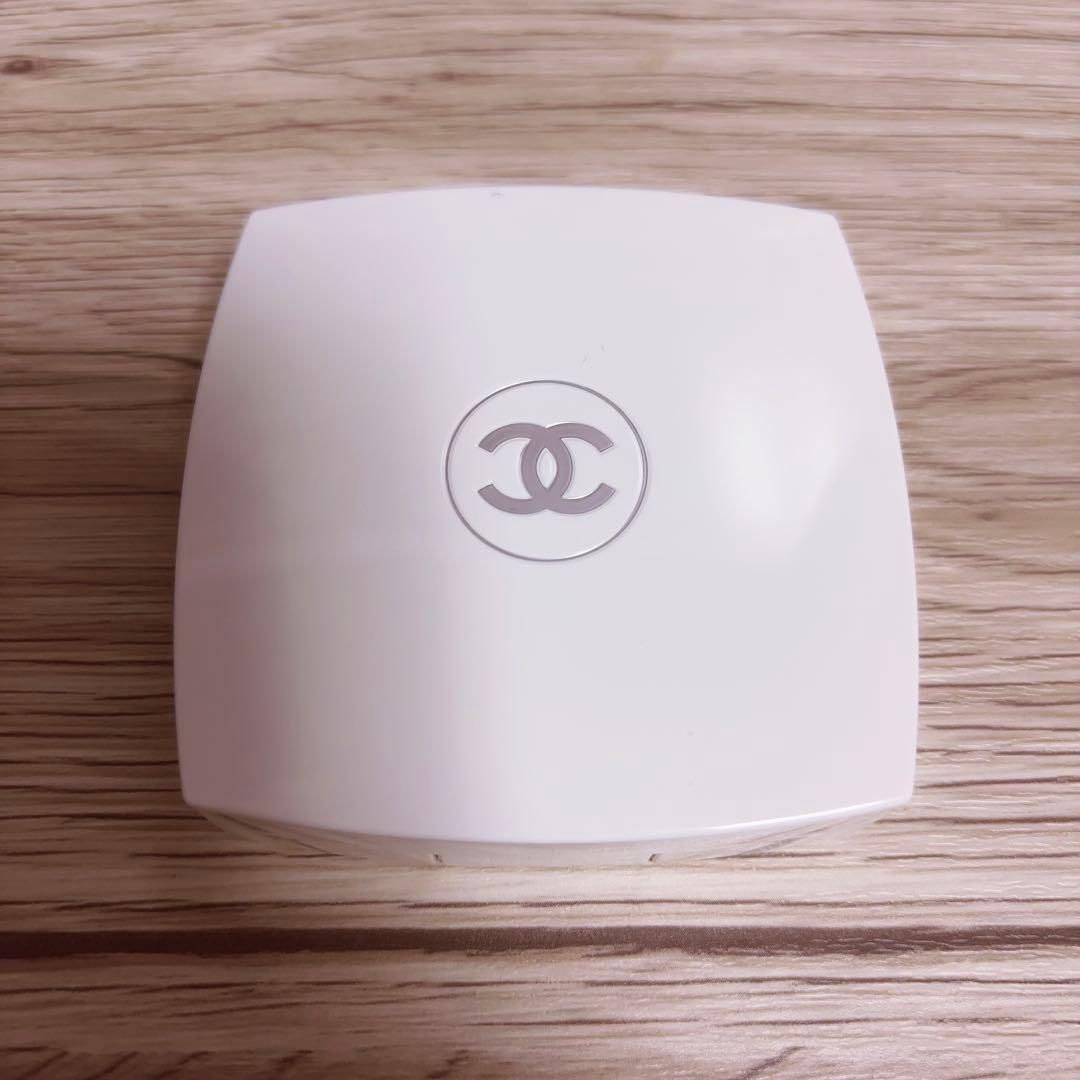 生産終了品 レア シャネル ル ブラン コンパクト ラディアンス 10 ベージュ