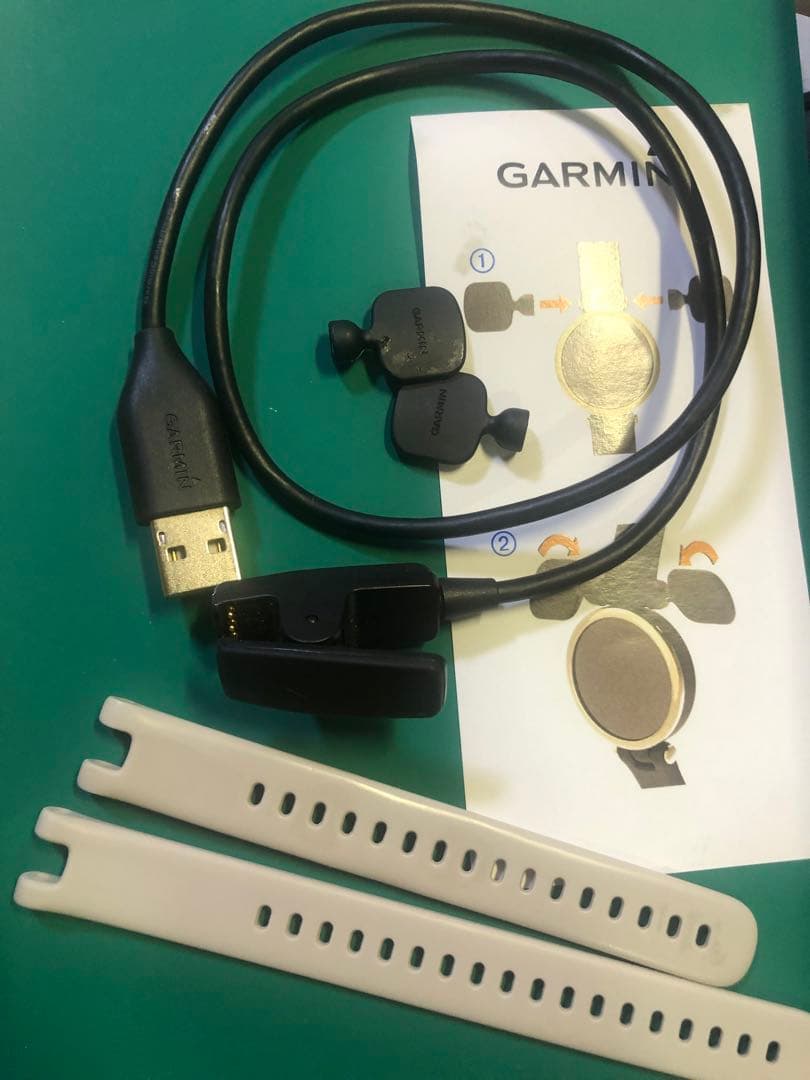 ガーミン Lily Sport Light Sand スマートウォッチ