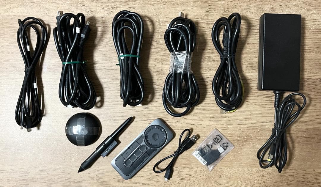 液タブ・ペンタブ Wacom Cintiq Pro 24 touch DTH-2420/K0