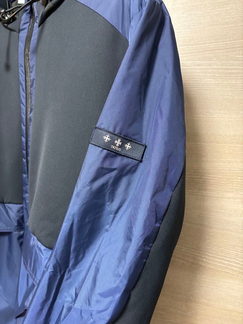 極美品 大きいサイズ タトラス BIONE 異素材切替ナイロンジャケット 紺