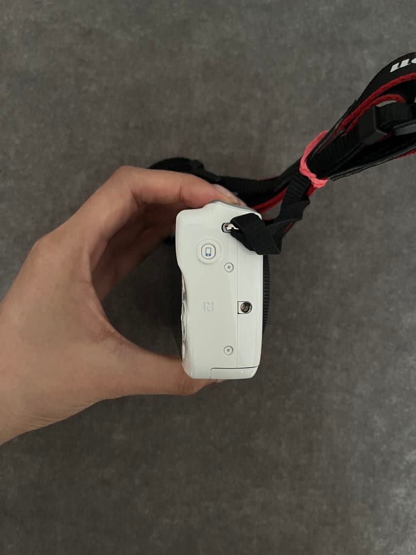 ［Canon］EOS M10 ダブルズームキット　ホワイト