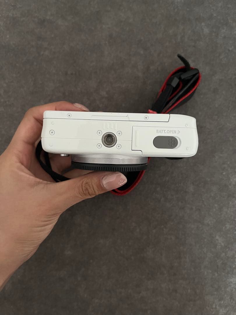 ［Canon］EOS M10 ダブルズームキット　ホワイト