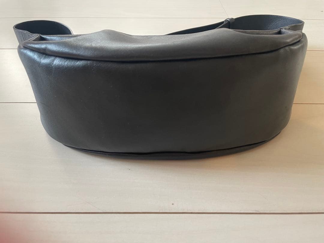 COS レザー プリーツベルトバッグ