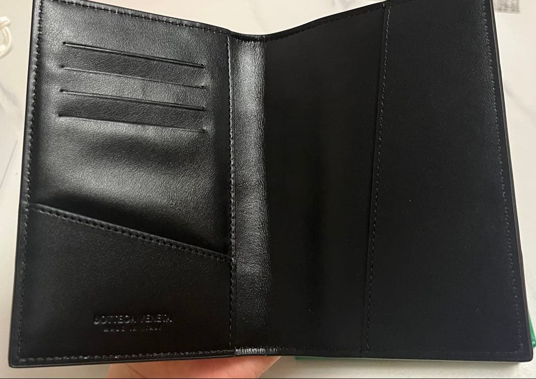 BOTTEGA VENETA ボッテガ　パスポートケース　ブラック