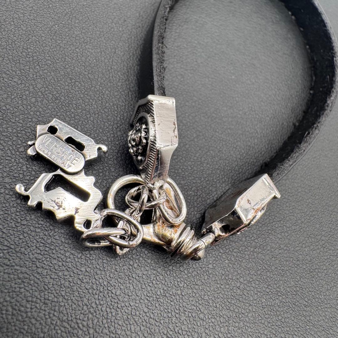 レア VERSACE ヴェルサーチ レザー ブレスレット チャーム イタリア製
