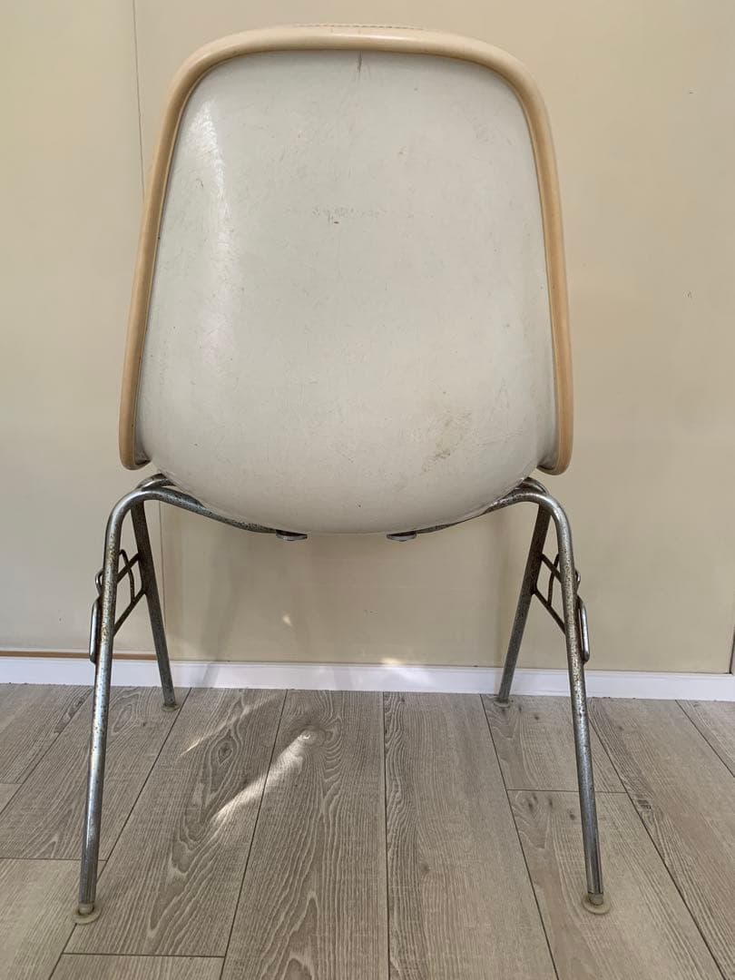 ア*ロ様 イームズシェルチェア