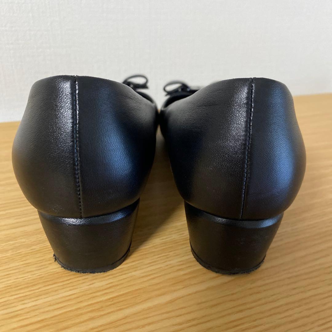 【希少】SALVATORE FERRAGAMO 黒リボンパンプス26〜26.5