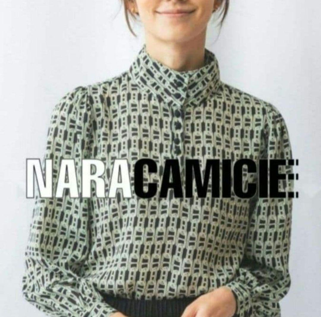 【極美品28600円】ナラカミーチェ♦️女子アナ✨チェーンプリントスタンドカラー