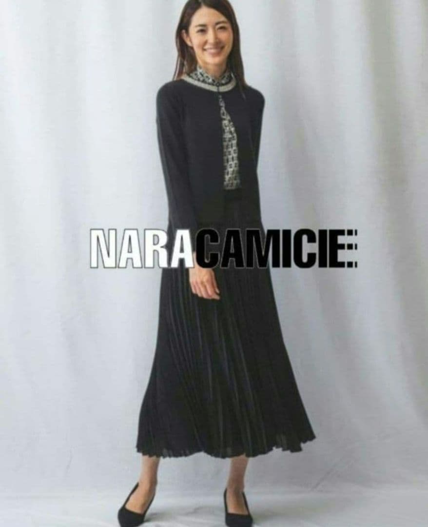 【極美品28600円】ナラカミーチェ♦️女子アナ✨チェーンプリントスタンドカラー