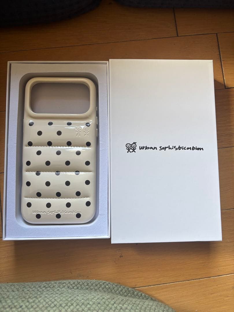 iPhone用シリコンケース ホワイト・ドット 17プロマックス